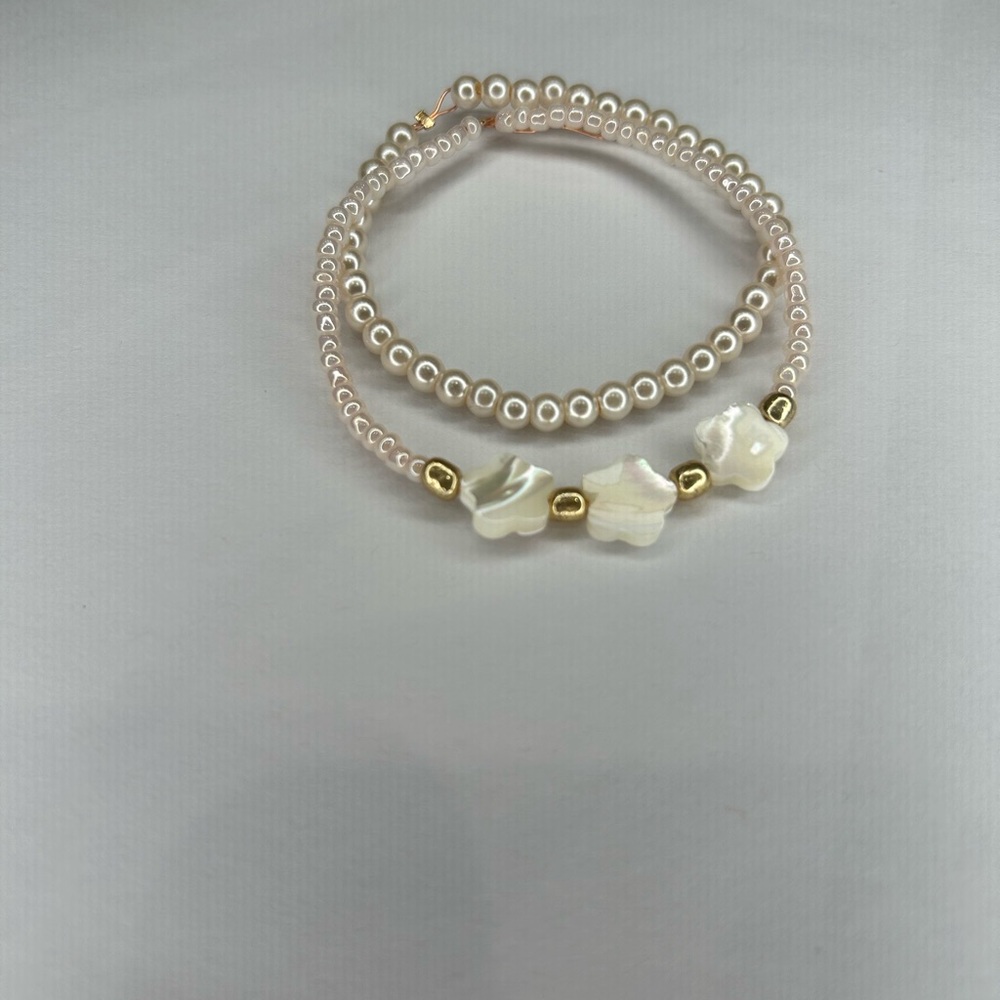 Elegant  Pearl and Gold Women's bracelet